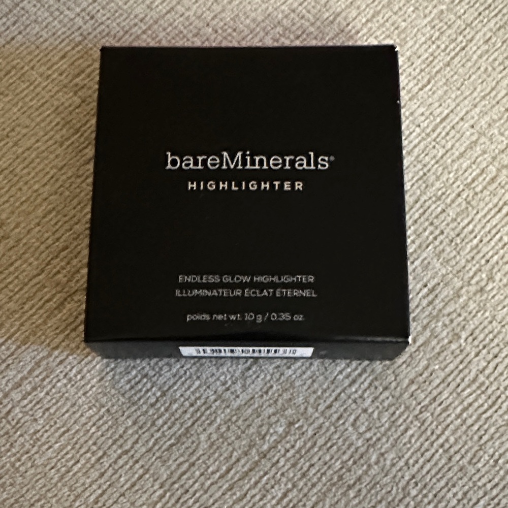 bareMinerals Endless Glow Highlighter in Black Packaging